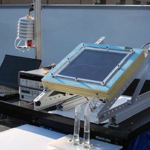 Naukowcy z MIT opracowali urządzenie, które wydobywa pitną wodę z suchego powietrza