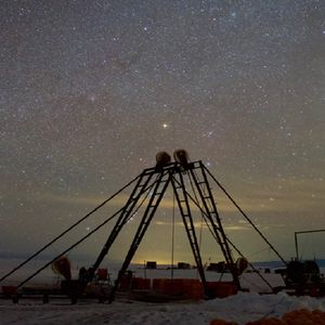 Gigantyczny teleskop kosmiczny został zanurzony w najgłębszym jeziorze świata