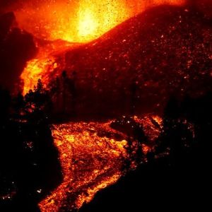 Trwa erupcja wulkanu Cumbre Vieja w La Palma. Sytuacja staje się coraz poważniejsza