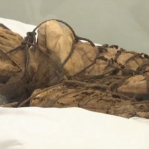 Doskonale zachowana mumia została znaleziona w Peru. Sposób pochówku wydaje się brutalny