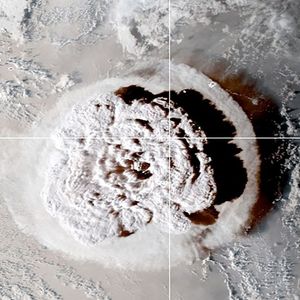 Erupcja wulkanu Hunga uważana jest za największą w tym stuleciu, a fale tsunami dotarły do Peru