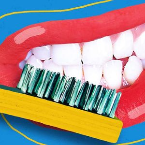 Kiedy najlepiej myć zęby? Wiele osób zastanawia się, czy szczotkować przed, czy po śniadaniu