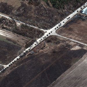 Zdjęcia satelitarne pokazują 64-kilometrowy rosyjski konwój niedaleko Kijowa