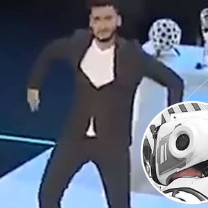 Rosyjski ultranowoczesny robot okazał się być zwykłym mężczyzną w bardzo drogim kostiumie