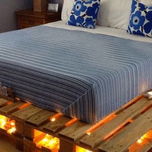 Po co kupować łóżko, skoro możesz wykonać je sama przy pomocy zwykłych palet. Oto 11 przykładów!