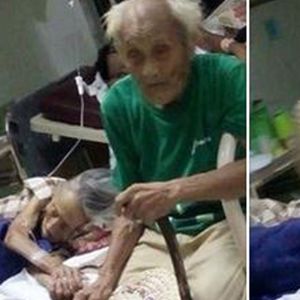 Starszy mężczyzna z czułością opiekuje się leżącą w szpitalu żoną. Ich widok rozczuli twoje serce