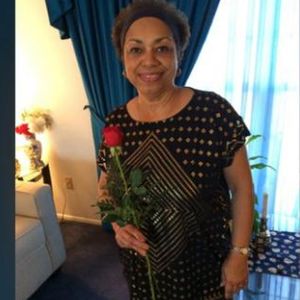 Mąż od 30 lat wysyłał jej jedną, czerwoną różę w każdy poniedziałek. Powód wzrusza do łez