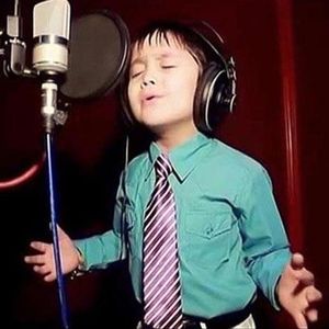 Ten chłopiec ma tylko 4 lata. Gdy usłyszysz, jak śpiewa, nie będziesz mógł uwierzyć własnym uszom