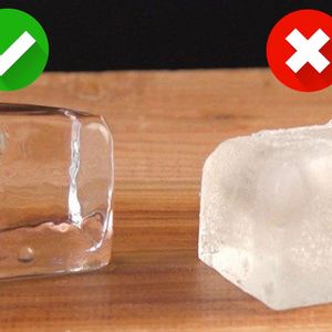 Już nigdy nie kupisz gotowego lodu. Z tym sposobem uzyskasz krystalicznie czyste kostki!