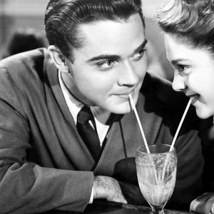 10 staromodnych wskazówek związanych z randkami, które zdecydowanie powinny wrócić. Szyk i klasa!
