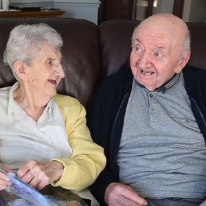 98-latka przenosi się do domu starców, aby opiekować się swoim 80-letnim synem