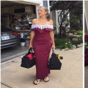 By rozbawić przyjaciółkę, 20 lat po jej ślubie, kobieta publikuje swoje zdjęcie w sukni druhny