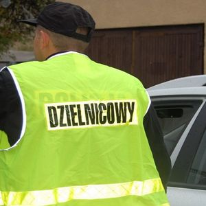 Zaniepokojony pytaniami staruszki policjant z Gdańska postanowił sprawdzić sytuację w jej domu