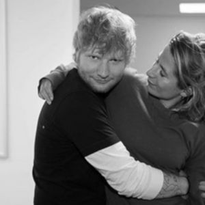 Ed Sheeran wziął ślub ze swoją największą miłością. Pochwalił się dopiero obrączką na palcu