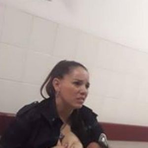 Policjantka zaczęła karmić piersią porzucone dziecko. Nie mogła patrzeć, jak cierpi