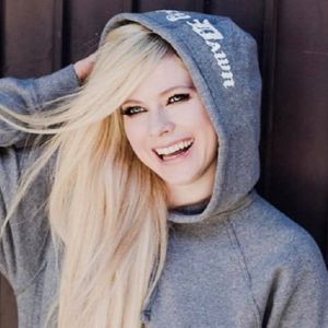 Avril Lavigne była u szczytu sławy, gdy karierę przerwała jej okropna choroba. “Myślałam, że umrę”