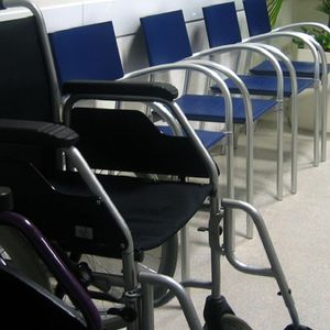 47-latek na wiele godzin zamykał swoją niepełnosprawną partnerkę na balkonie. Kobieta nie miała jak się bronić