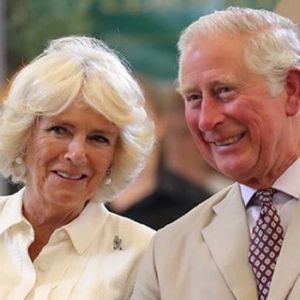 Książę Karol i księżna Camilla mają nieślubnego syna?! 52-latek jest do nich bardzo podobny