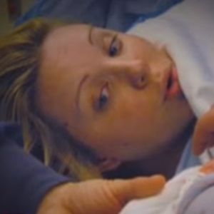 Zmarła dobę po porodzie córki. Mąż nie mogąc sobie z tym poradzić, zajrzał do jej komputera