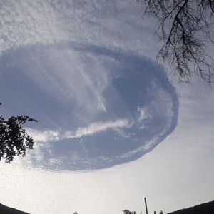 Sfilmował tajemniczą „dziurę” na niebie. Niektórzy twierdzili, że to UFO