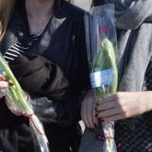 Na Dzień Kobiet dali dziewczynom w szkole nie tylko tulipany. Ten prezent to już przesada