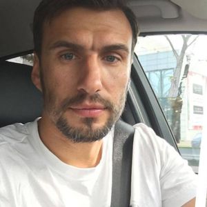 Jarosław Bieniuk został już zwolniony. Podano szczegółowo, o co oskarża go 28-latka