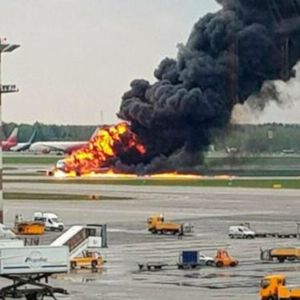 Bilans pożaru samolotu w Rosji jest tragiczny. Zginęło 41 osób, w tym dwoje dzieci
