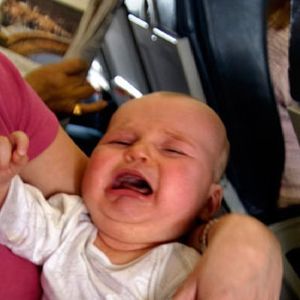 Modelka nie mogła znieść płaczu dziecka w samolocie. „Wolałabym siedzieć koło zwierzęcia…”