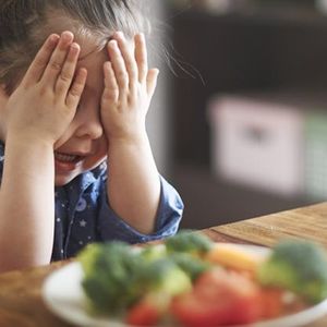 12 okropnych rzeczy, którymi karmiono nas w dzieciństwie. Nikt nie chciałby znów ich jeść