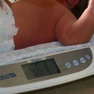 Urodziła wcześniaka, ważącego prawie 6 kilogramów! „Wygląda jak małe sumo”