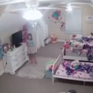 Dziwne odglosy z pokoju dziecka