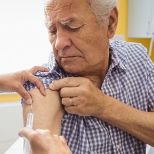 Szczepionka bezpieczna dla seniorów