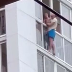 Chciał rzucić się z balkonu z dzieckiem