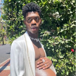 Raper pokazał zdjęcia z sesji ciążowej. Mężczyzna spodziewa się dziecka?