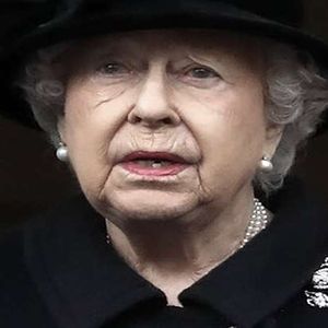 Królowa Elżbieta II jest kontuzjowana