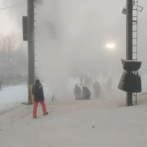 narciarz uszkodził hydrant