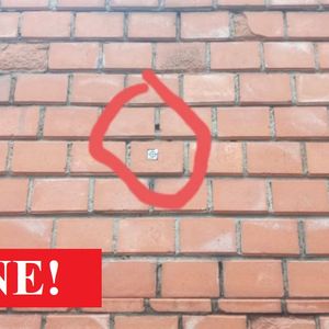 Tajemnicze symbole na budynkach w Kijowie