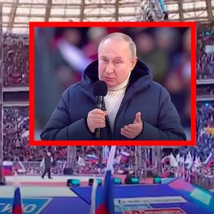 Władimir Putin przemawia w luksusowej kurtce