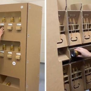 Automat do napojów wykonany z kartonu