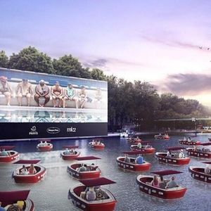 Romantyczne kino na wodzie w Mieście Miłości. Nietypowe pokazy filmowe w Paryżu