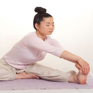 4 stare japońskie ćwiczenia, które wzmacniają kręgosłup. Ludzie leczą się nimi od setek lat!