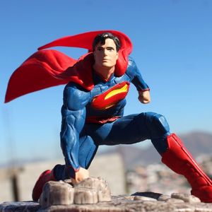 Superman, czyli ćwiczenie, które wzmocni Twoje plecy. Bądź niczym superbohater