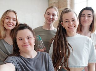 W jaki sposób traktować osoby z niepełnosprawnościami?
