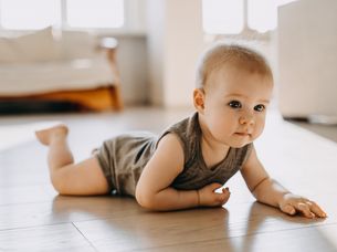 Nie krępuj ruchów! Czy źle dobrana pieluszka może hamować rozwój motoryczny dziecka?