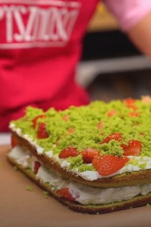 Wykorzystaj nasz przepis dnia na Truskawkową Polanę w ten weekend. Nie zostanie po niej nawet okruszek