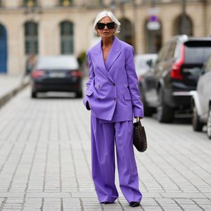 60-latko, te garnitury damskie ze spodniami to najlepsze, co możesz sobie kupić. Modniejsze od sukienek