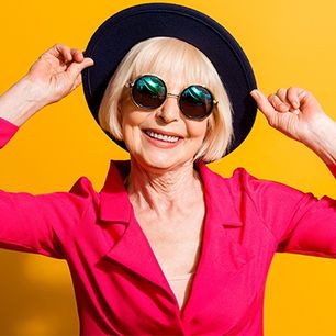 Letnia wyprzedaż ubrań dla dojrzałych pań - odkryj modę 50+ taniej nawet o 70% na Domodi!