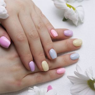 Już wiemy, jakie są modne paznokcie na wiosnę 2024. Pokaż stylistce te pomysły na manicure