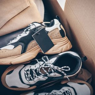 To te buty sportowe męskie wiosną 2024 będą najmodniejsze. Przegląd modeli idealnych na co dzień
