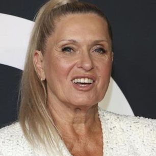 Jesteś po 60. i szukasz ładnej czapki? Pędź do sklepu po model w stylu Kasprzyk